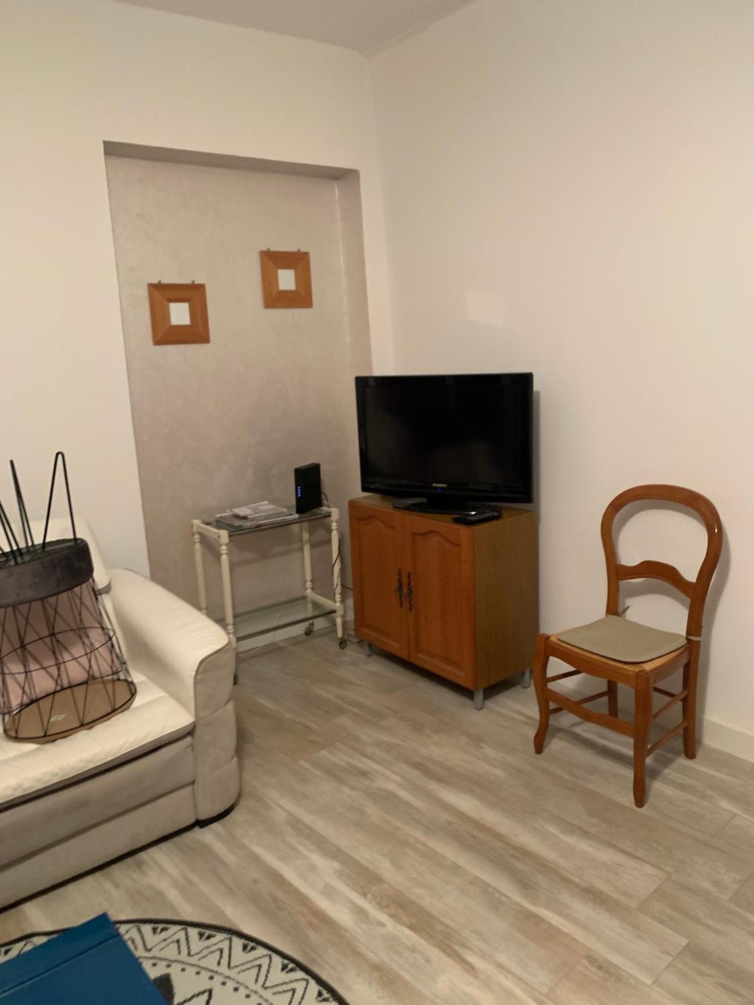 Fontaine Apartamento Aups Exterior foto